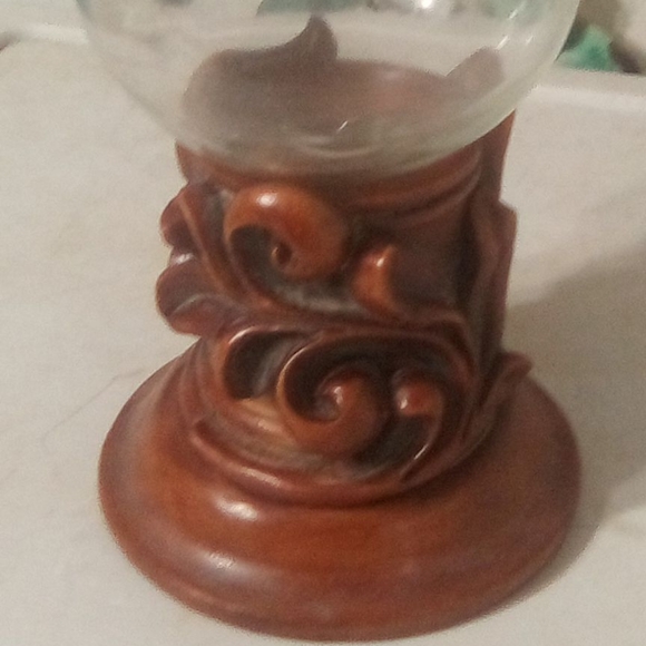 BILTMORE ESTATE CUTE GLASS GLOBE WITH WOODEN BOTTOM - Picture 2 of 3